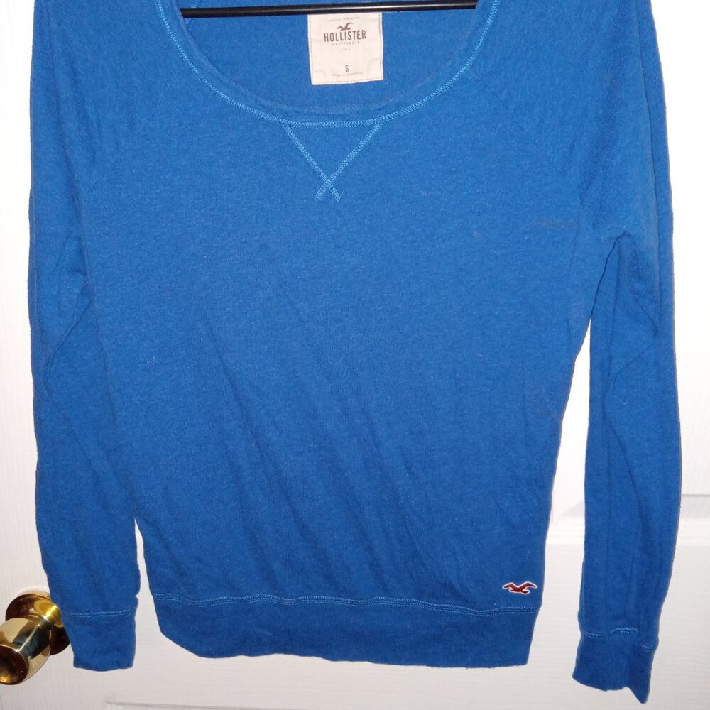 Hollister Juniors blue long sleeve tee